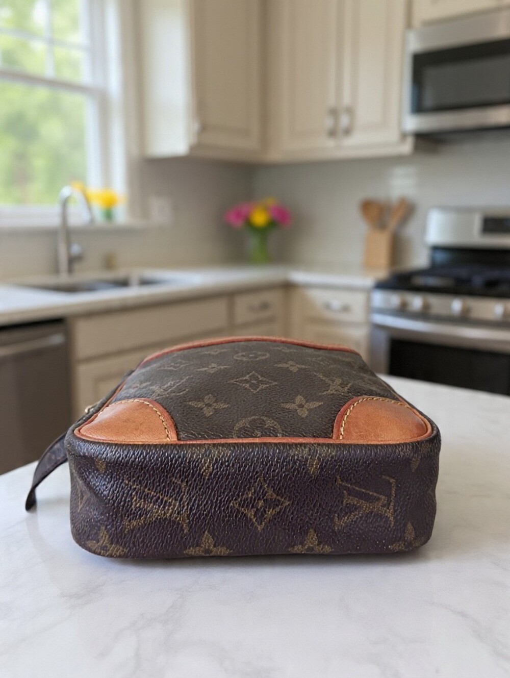 Louis Vuitton EUC ✨️Vintage 2000 Danube Monogram Crossbody Bag - Picture 9 of 15